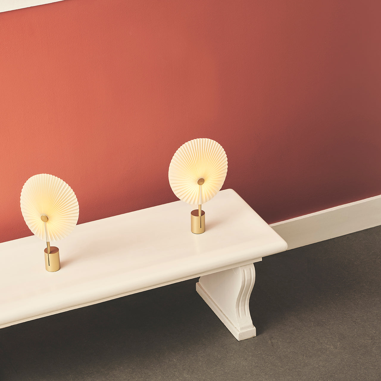 Liris portable bordlampe messing