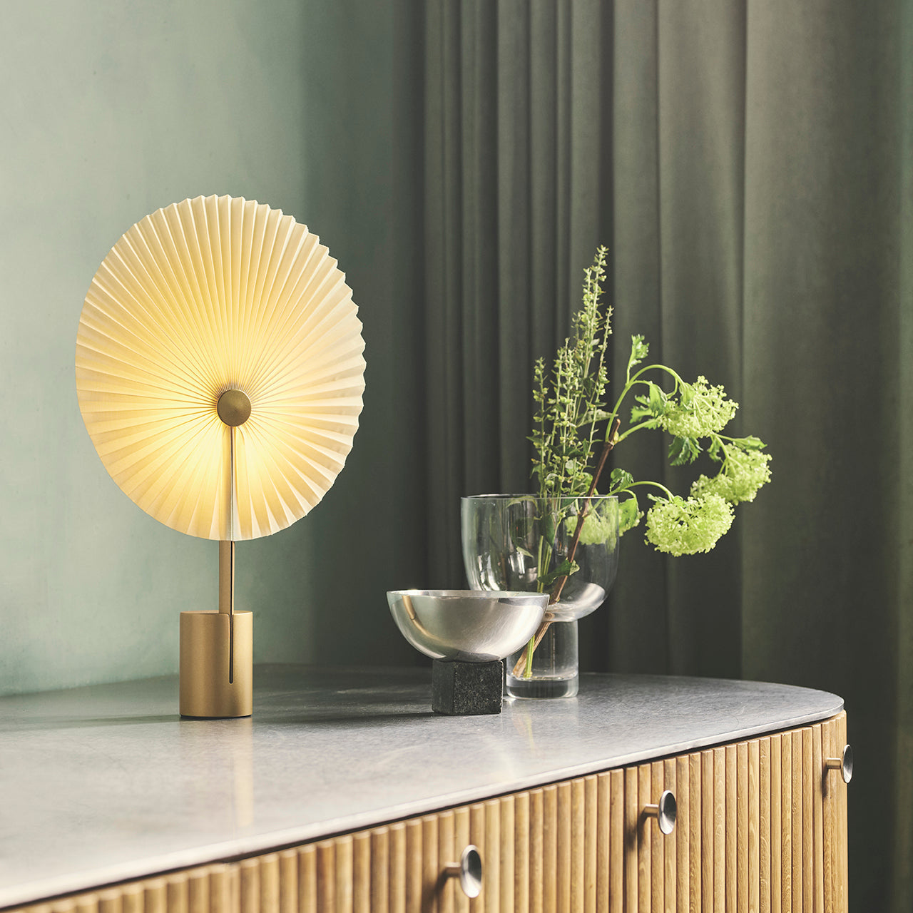 Liris portable bordlampe messing