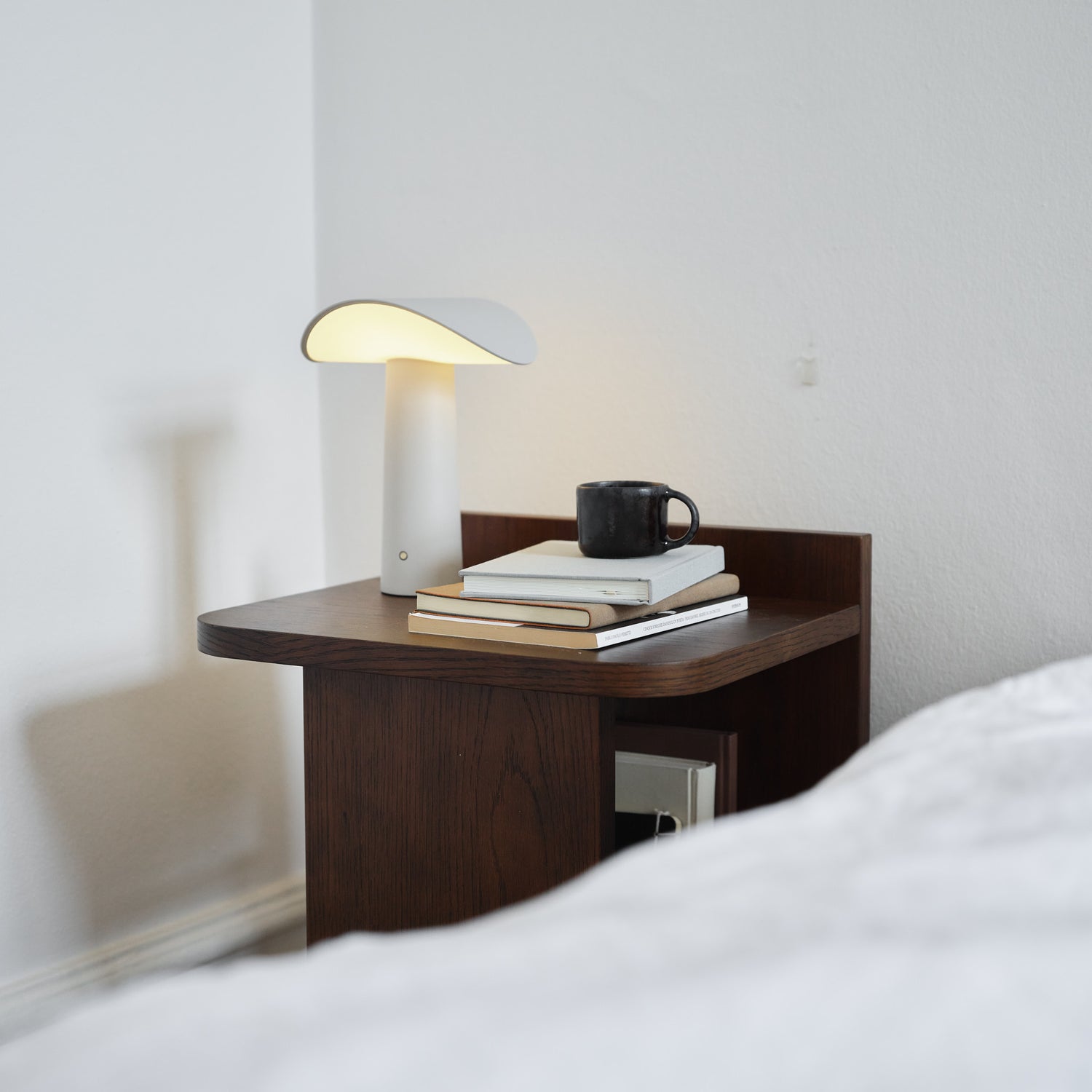 Lium portable bordlampe varm grå