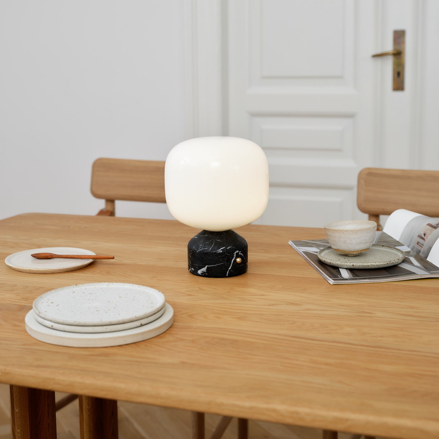 Meemo portable bordlampe, sort marmor