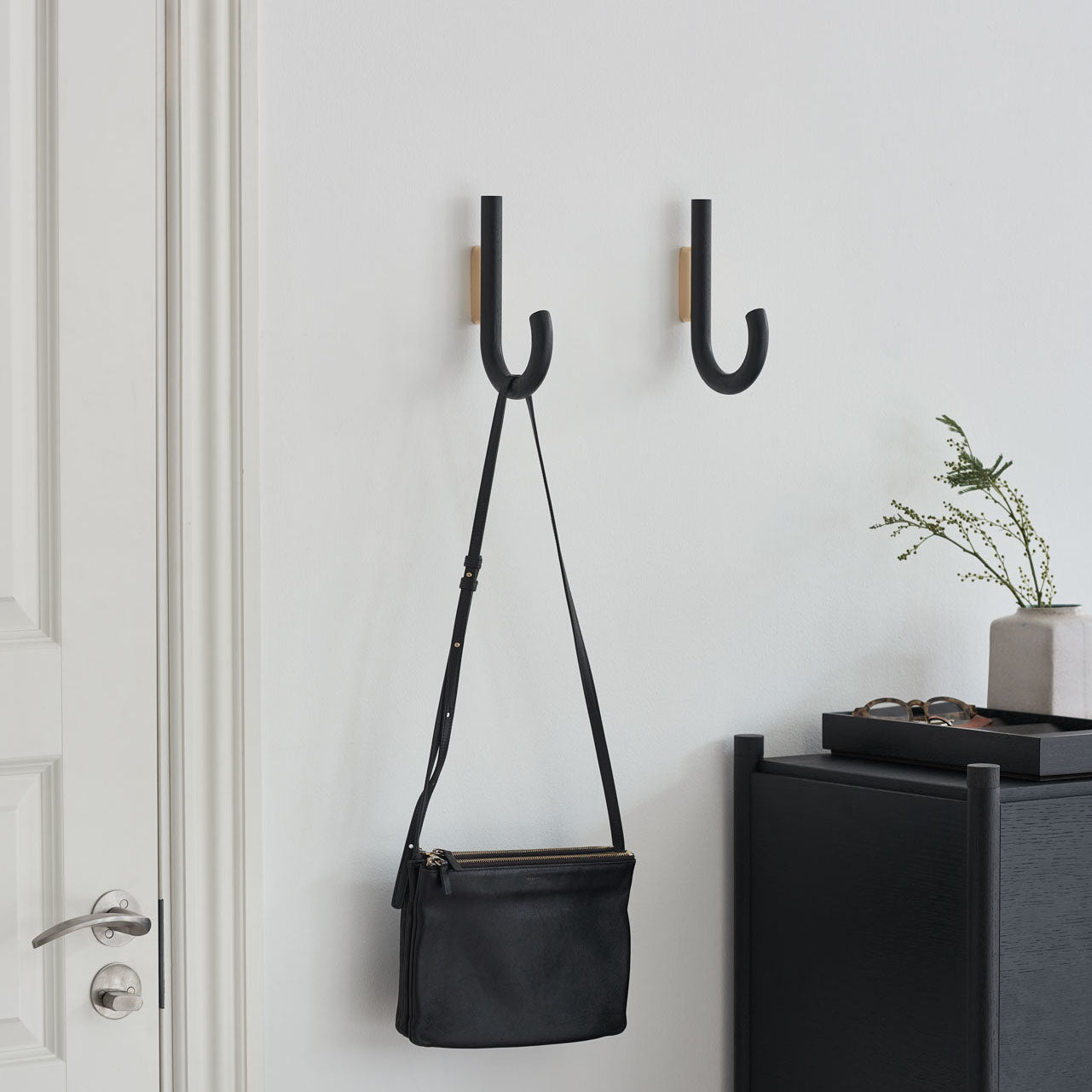 Hook knage sort eg/ messing