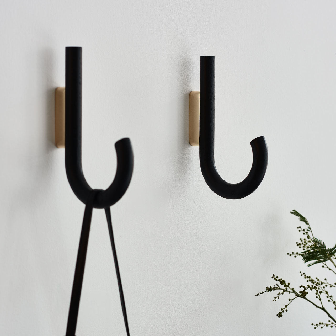 Hook knage sort eg/ messing