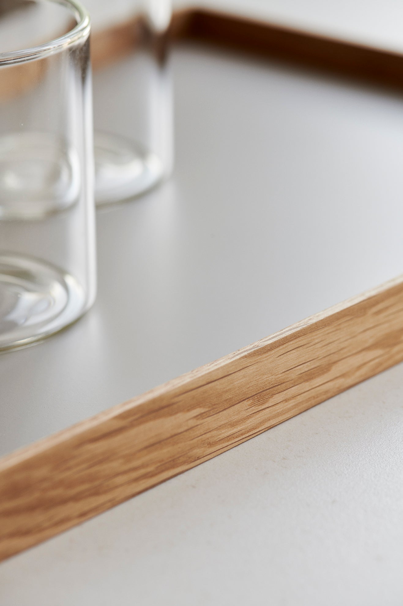Frame bakke mellem eg/ grå