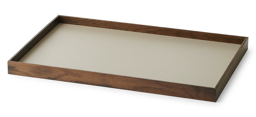 Frame bakke mellem røget eg/ grå