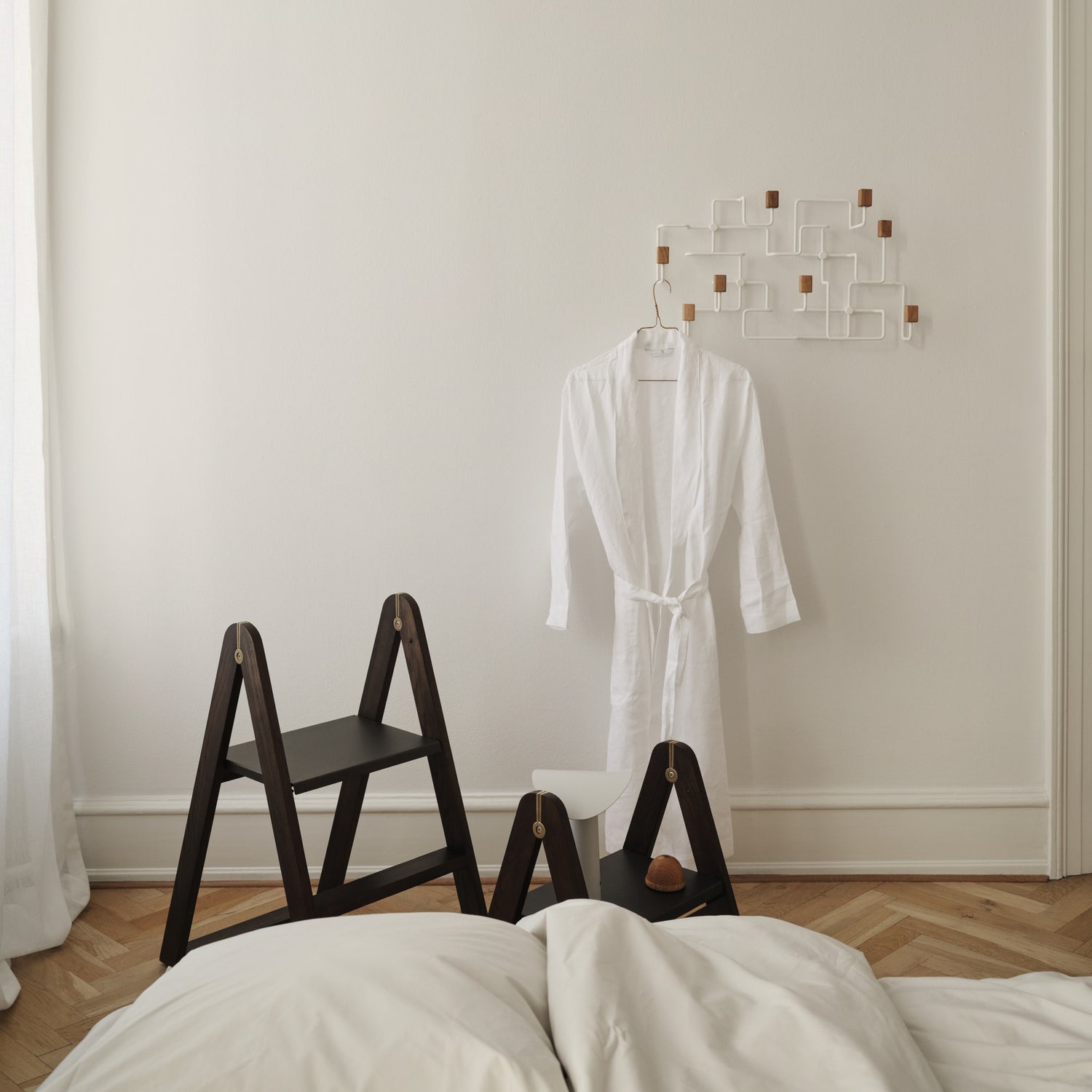 Underground knagerække eg/ hvid