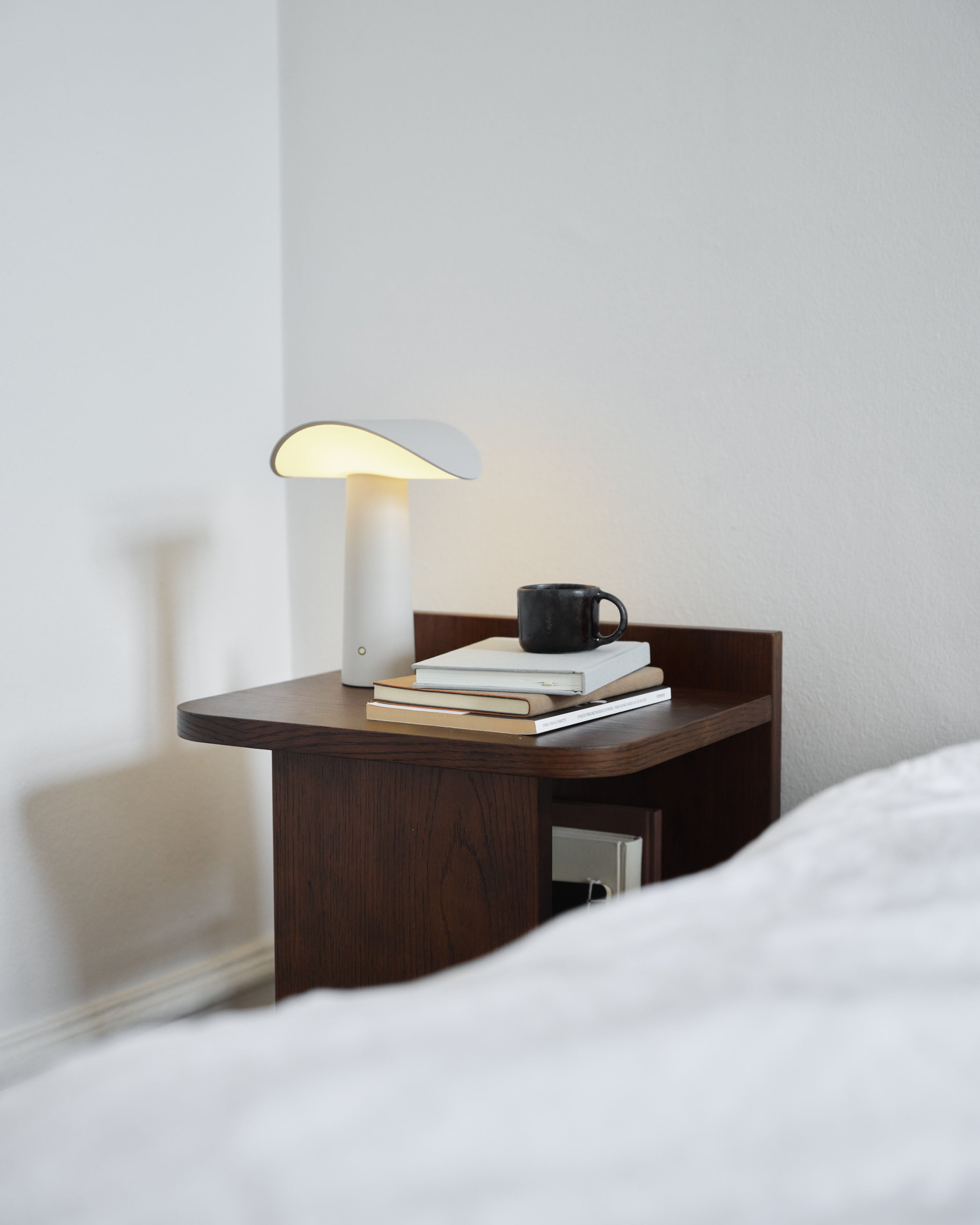 Lium portable bordlampe varm grå