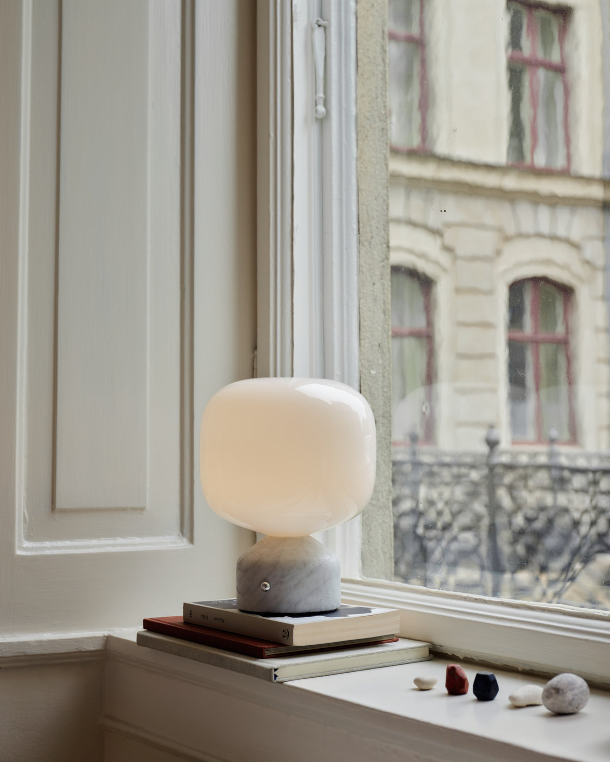 Meemo portable bordlampe hvid marmor